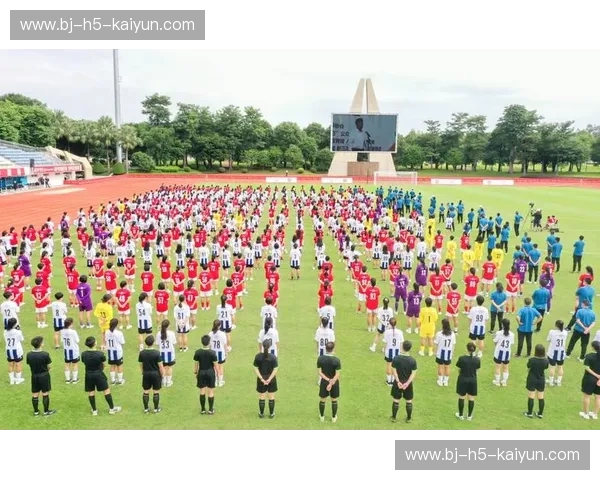 绿城逐梦，恒大争雄：一场关于荣耀与坚守的足球史诗